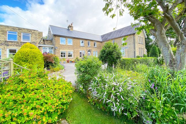 2 bed property, in Yew Tree Lane, £299,950