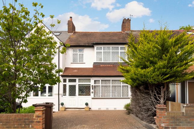 3 bed property, in Maycross Avenue, £665,000