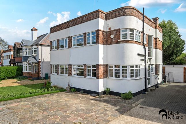 3 bed property, in Ravensmead Road, £750,000