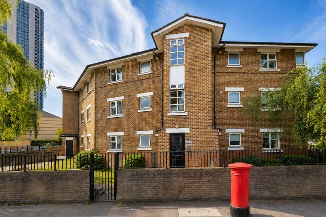 1 bed property, in Brook Drive, £360,000