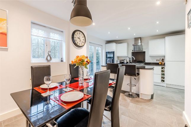 4 bed property, in Acrewood Close, £479,900