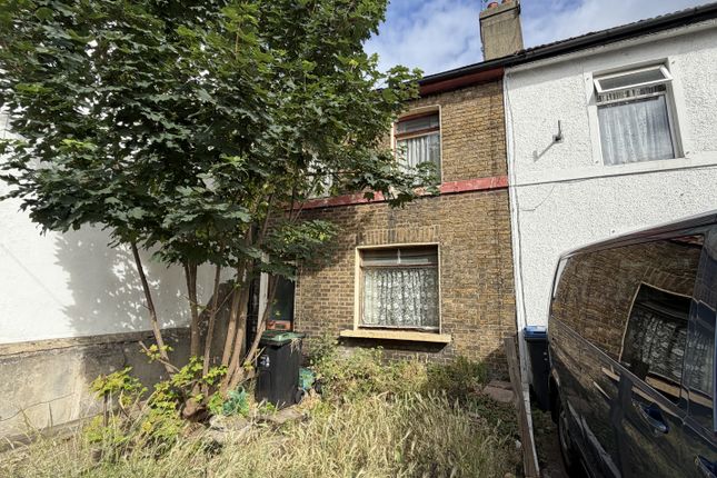 2 bed property, in 8 Bishop's Road, £200,000