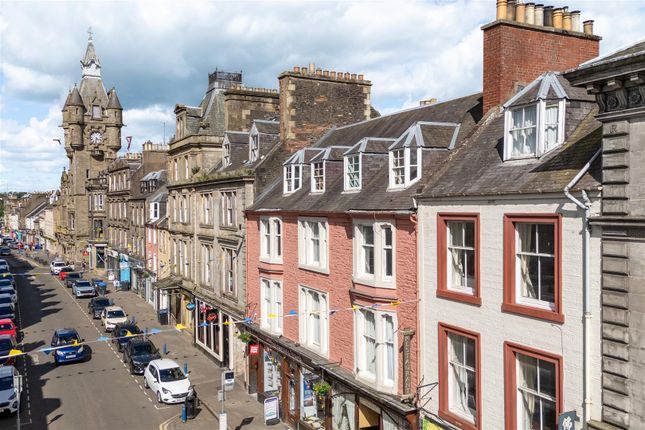 1 bed property, in 18/2 High Street, £55,000