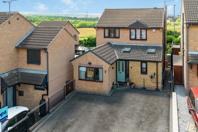 4 bed property, in Caraway Grove, £270,000