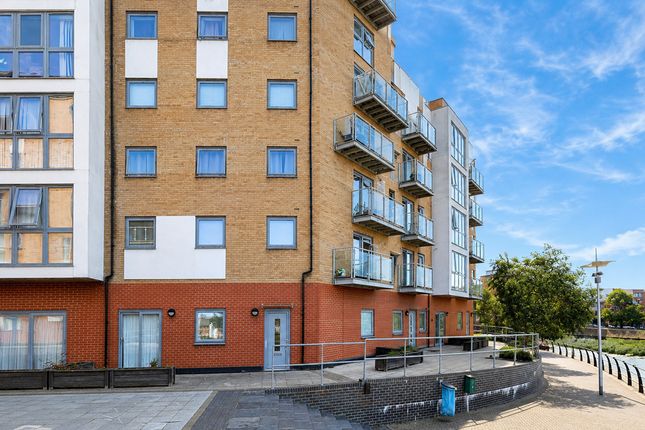 2 bed property, in Ship Wharf, £165,000