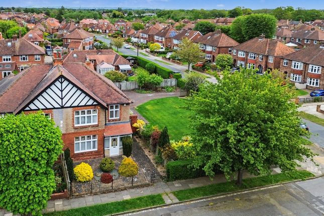 3 bed property, in Chestnut Avenue, £575,000