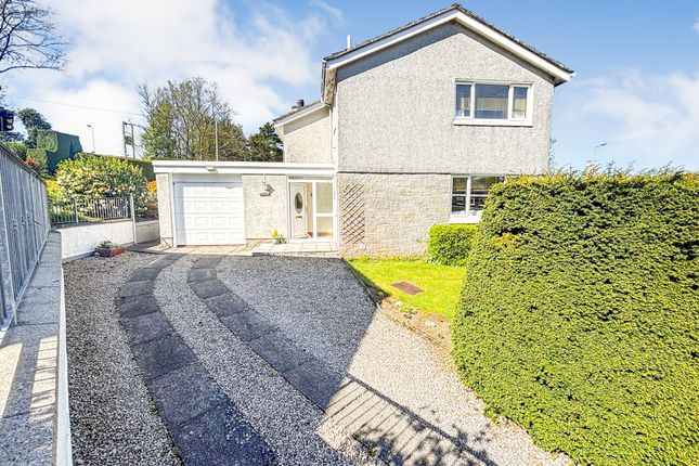 3 bed property, in Corsbie Grove, £230,000