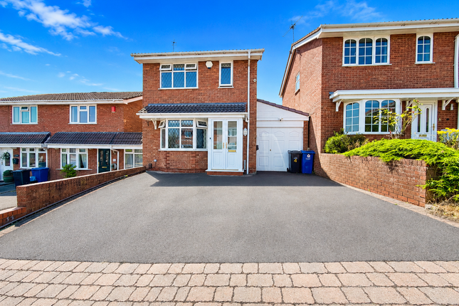 3 bed property, in Fitzgerald Place, £325,000