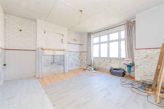 3 bed property, in Newlyn Road, £375,000