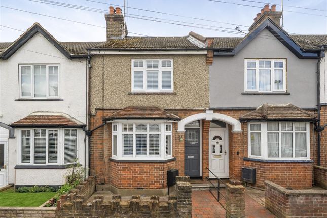 2 bed property, in Cassiobridge Road, £450,000