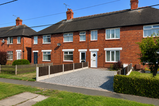 2 bed property, in Newcastle Road, £200,000