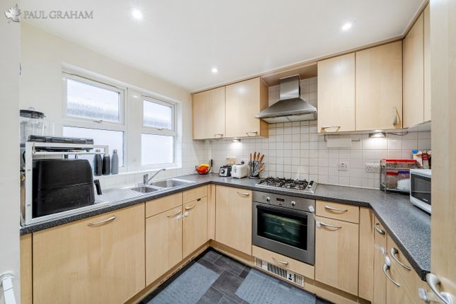 2 bed property, in Millpond Place, £350,000
