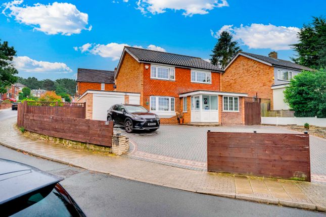 4 bed property, in Holland Close, £900,000