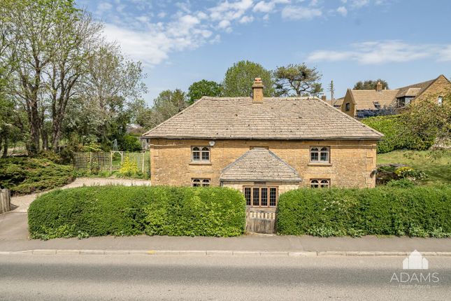 3 bed property, in Newtown, £580,000