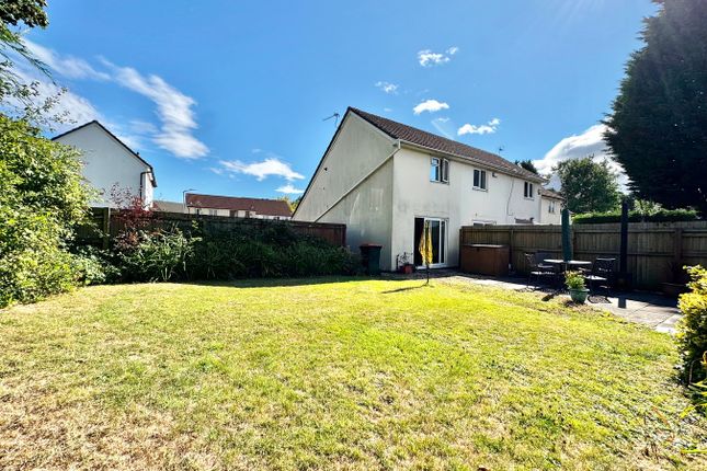 1 bed property, in Beech Grove, £150,000