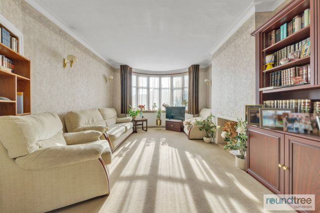4 bed property, in Tenterden Drive, £1,100,000