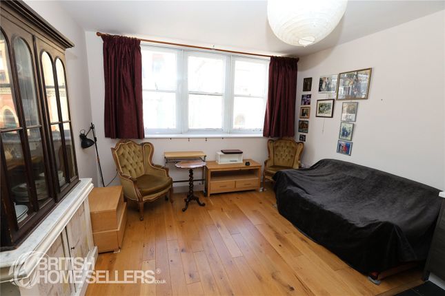 2 bed property, in High Street, £110,000