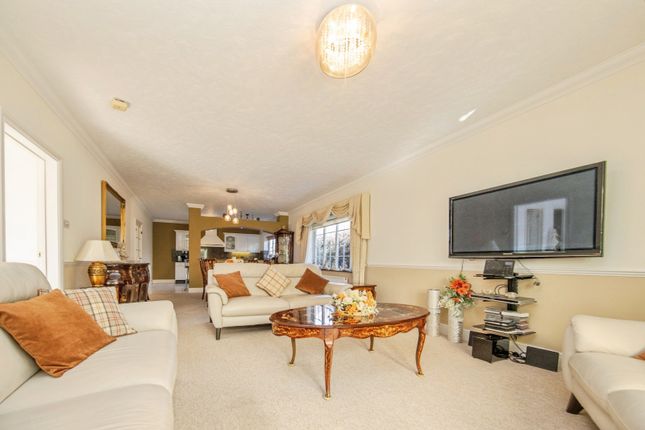 5 bed property, in Yewtree Grove, £580,000