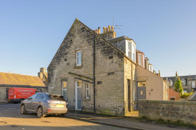 2 bed property, in Cameron Street, £199,000