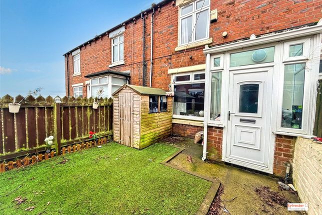2 bed property, in Charlotte Street, £65,000