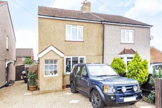 3 bed property, in Orchard Avenue, £435,000