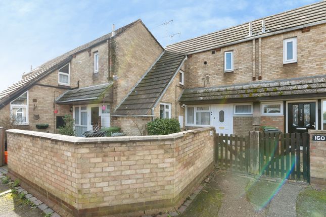 3 bed property, in Wickford Mews, £310,000