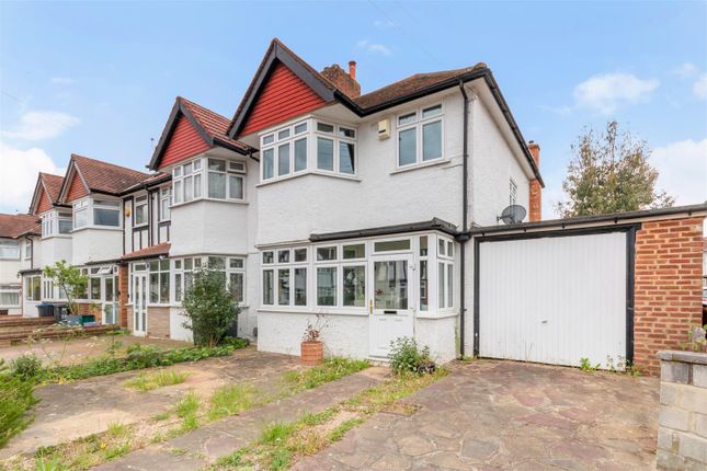 3 bed property, in Hartland Way, £650,000