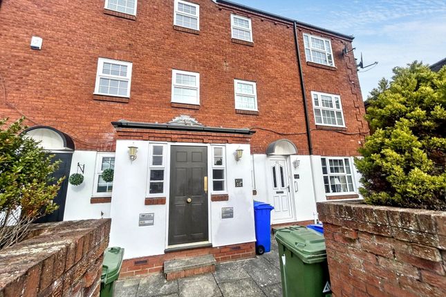 1 bed property, in Victoria Mews, £55,000