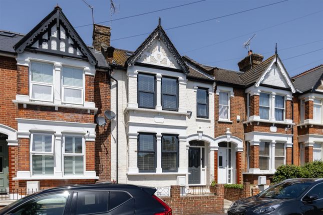 4 bed property, in Selwyn Avenue, £800,000