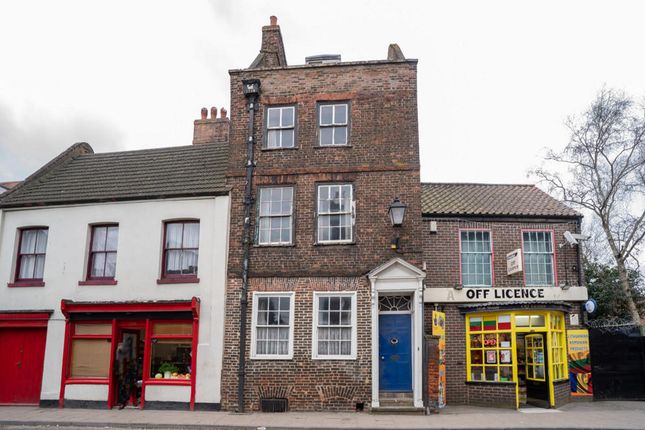 3 bed property, in High Street, £65,000
