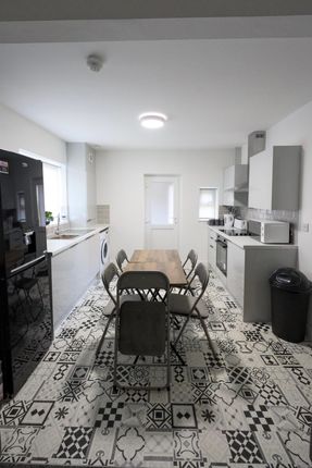 5 bed property, in Company Street, £312,000