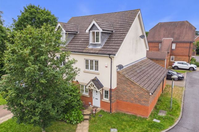 3 bed property, in Ash Close, £675,000