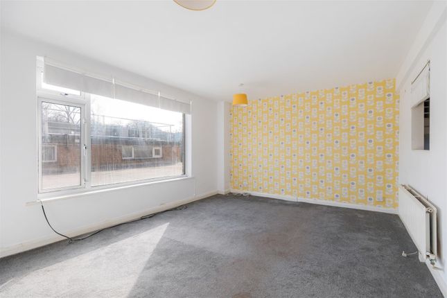 2 bed property, in Berkeley Precinct, £140,000