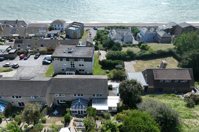 4 bed property, in Castle Bay, £470,000