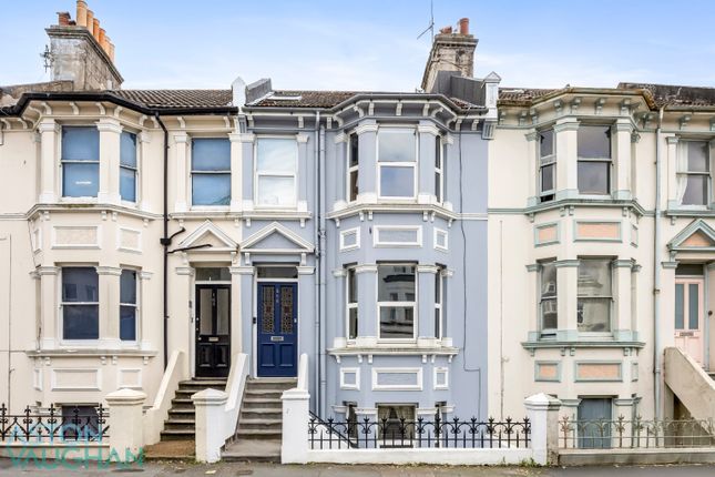 5 bed property, in Queens Park Road, £950,000