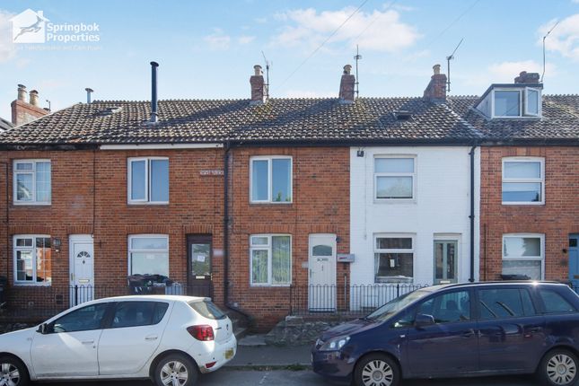 2 bed property, in Combe Street, £160,000