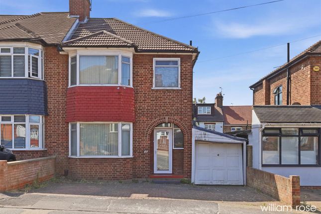 3 bed property, in Trevose Road, £475,000