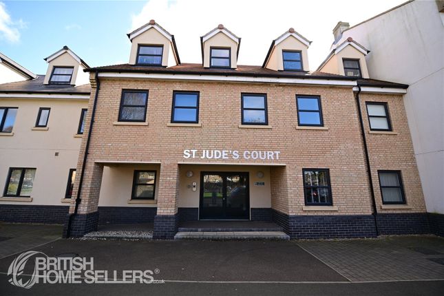 1 bed property, in Station Road, £145,000