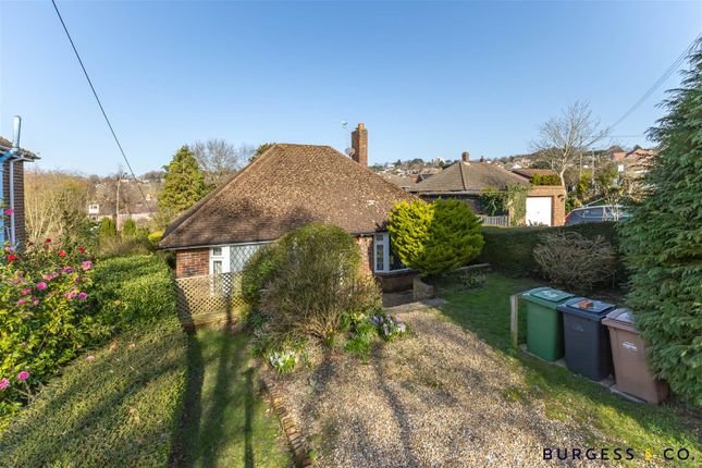 2 bed property, in Hoads Wood Road, £330,000