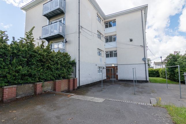 3 bed property, in Fawley Close, £90,000