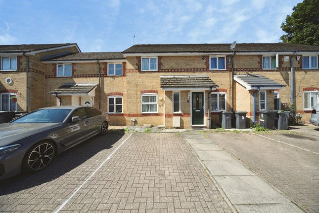 2 bed property, in Larkspur Gardens, £265,000