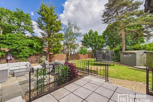 4 bed property, in Trinity Close, £575,000