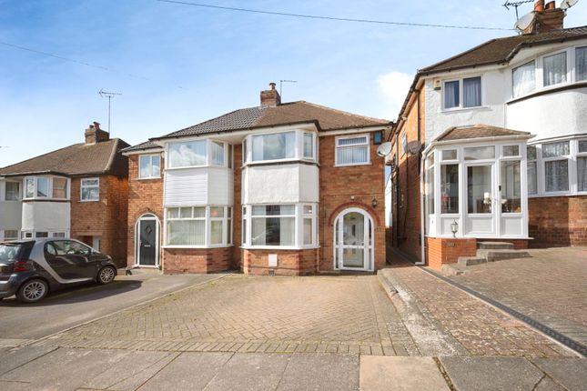 3 bed property, in Bayford Avenue, £210,000