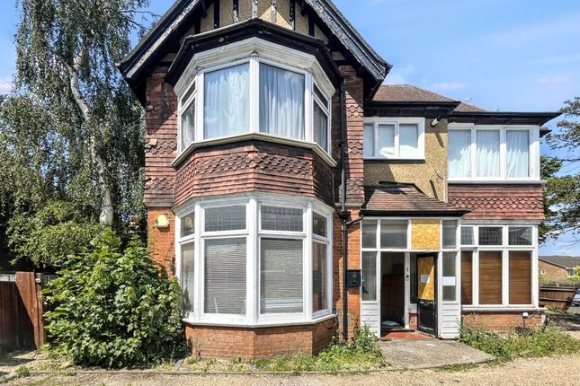 3 bed property, in Burnt Ash Lane, £220,000