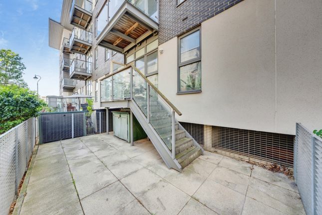1 bed property, in Clovelly Place, £200,000