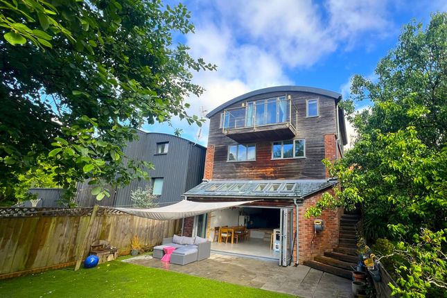 5 bed property, in St. Johns Terrace, £800,000