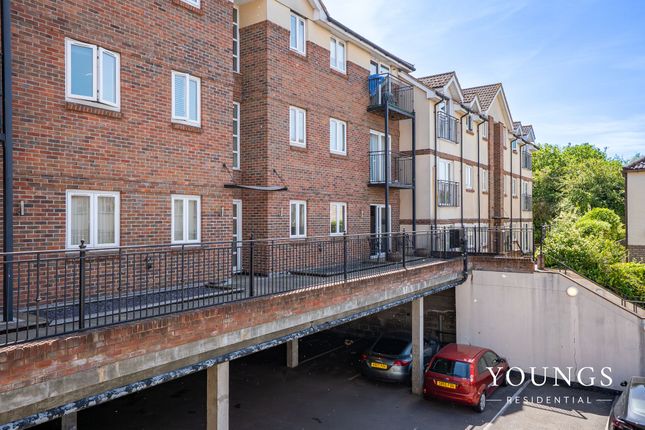 2 bed property, in Lower Southend Road, £210,000