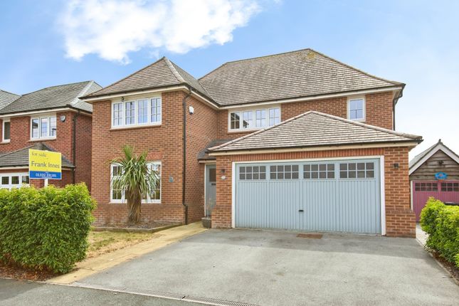 4 bed property, in Dale Acre Way, £400,000