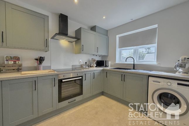 3 bed property, in Caunton Close, £160,000
