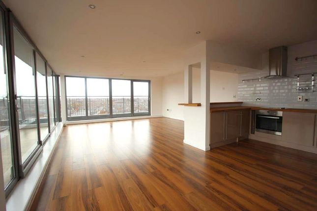 2 bed property, in Vincent House, £90,000